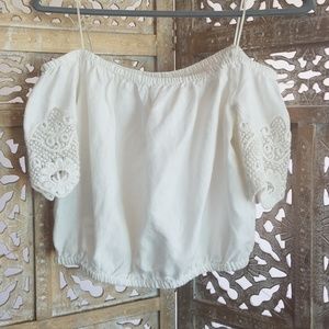 NWT ZARA off the shoulders laced sleeves top
